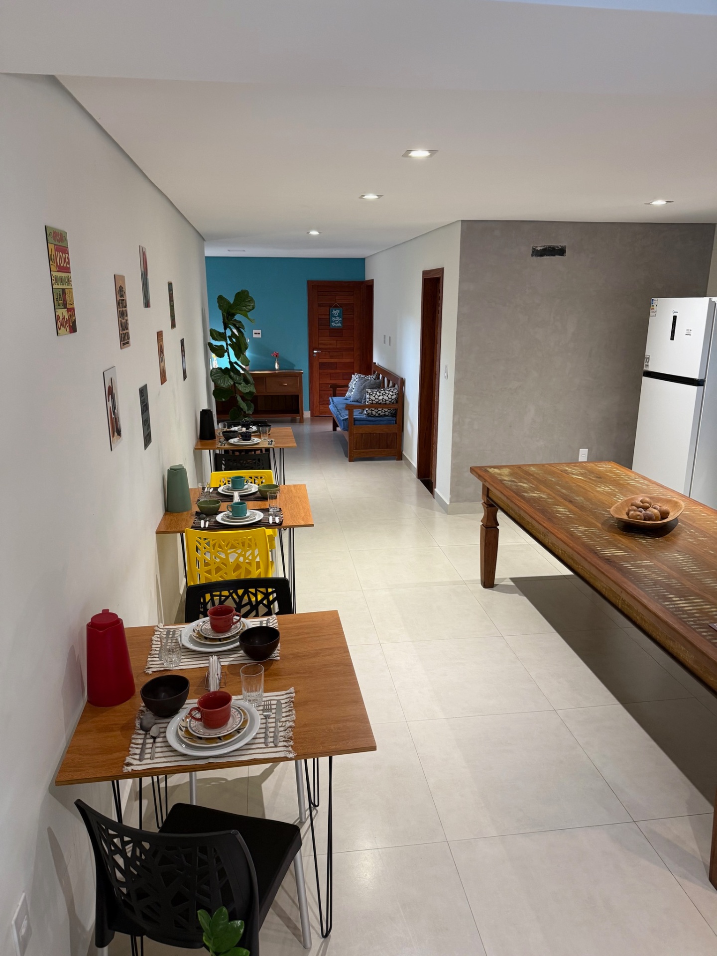 Sala de jantar e área interna da casa principal